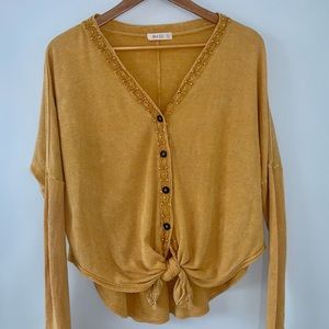 Yellow long-sleeve shirt in Size Large